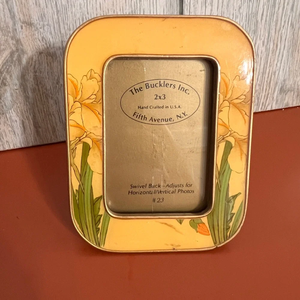 The Bucklers Inc Fifth Avenue NY Vtg 2x3 Enamel Floral Photo Frame Yellow #23